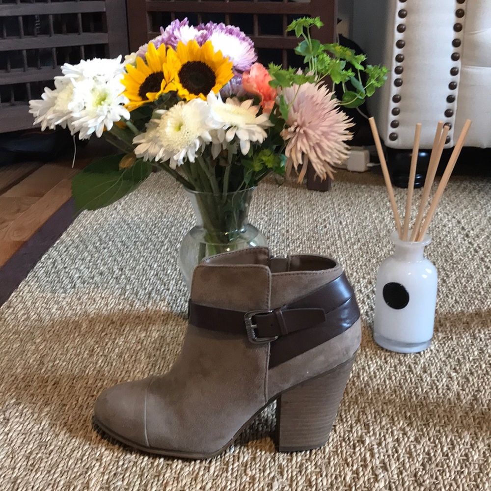 Ankle boots - Picture 1 of 7